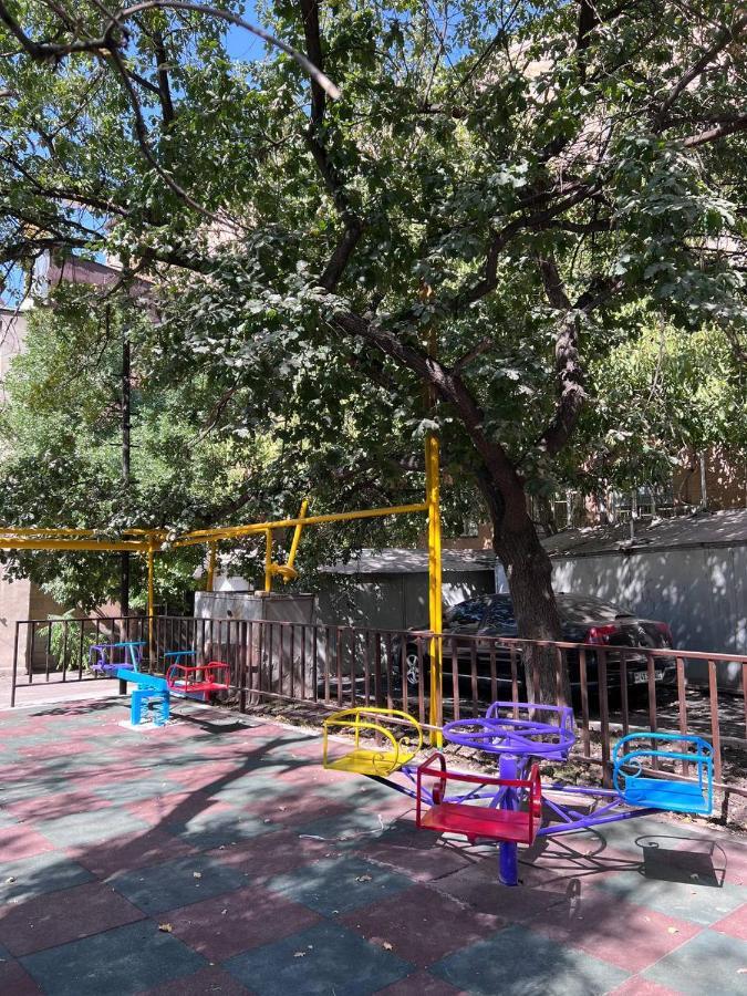 Vernisaj Apt At Republic Square & Ruben Tours Yerevan Exterior foto