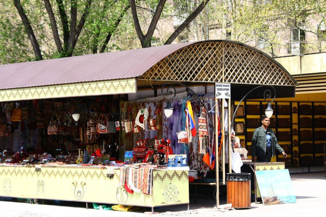 Vernisaj Apt At Republic Square & Ruben Tours Yerevan Exterior foto